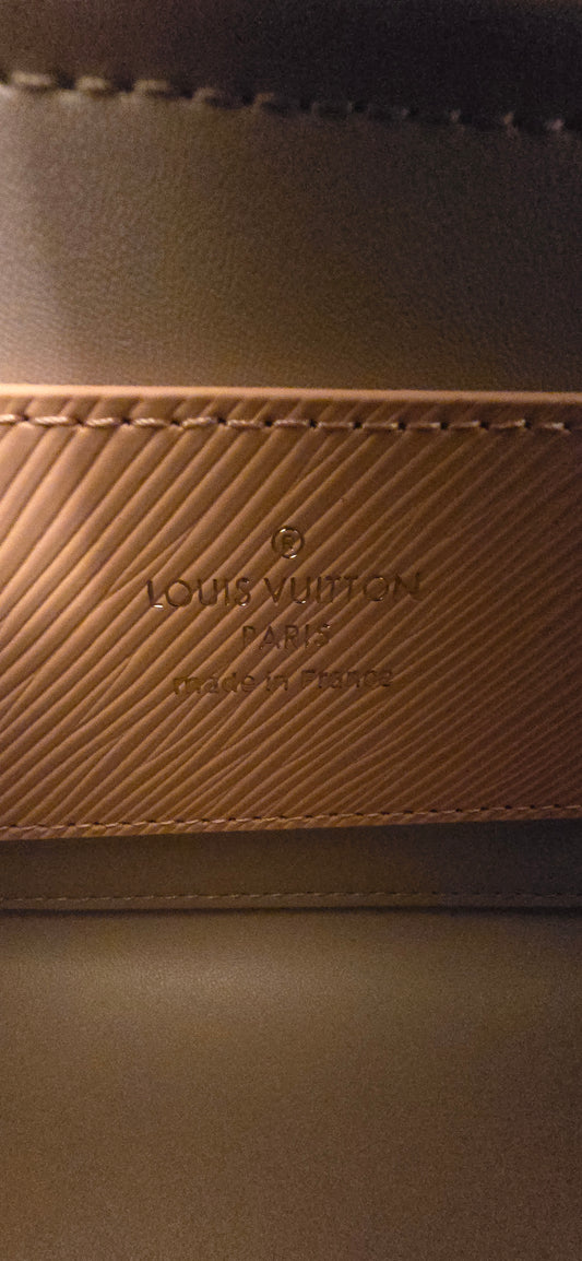 Twist fashion bag